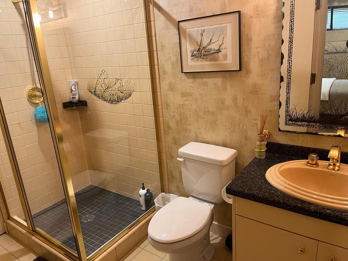 Roundhouse Grotto Bed & Breakfast Calgary Ngoại thất bức ảnh